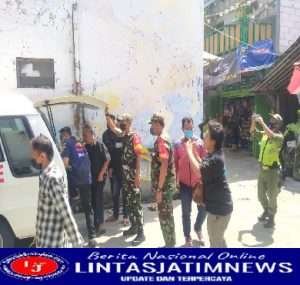 Sembari Bertakziah, Babinsa Kelurahan Gandekan berikan himbauan Prokes di Wilayah Binaan