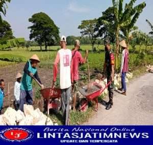 Gotong Royong Pembuatan Talud Sepanjang 70 Meter