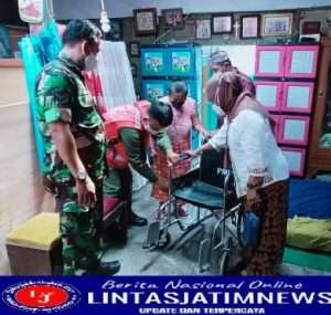 Bersama Bhabinkamtibmas Sertu Joko Riyanto Berikan Himbuan Prokes Pada Pemeriksaan Kesehatan Pos Lansia