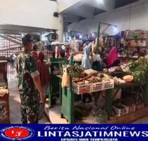 Cegah Penyebaran Covid-19 di Pasar Tradisional, Babinsa Mangkubumen Perketat Pengawasan PPKM