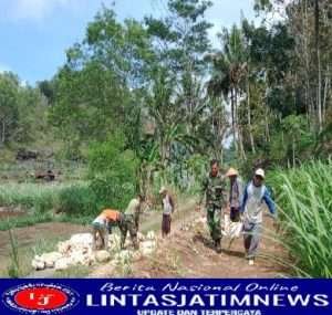 Ringankan Pekerjaan, Koramil 12/Eromoko Bersama Warga Karya Bakti Persiapkan Lokasi TMMD