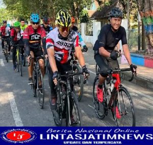 Danrem 081/DSJ Kolonel Deni Gowes Bareng dengan Anggotanya