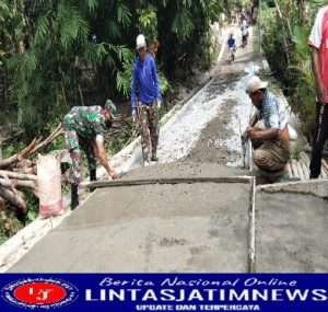 Babinsa Bersama Masyarakat Kerja Bakti Cor Jalan