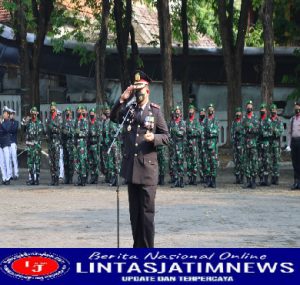 Sambut HUT TNI ke-77, Kapolres Gresik Bersama Dandim 0817 Gresik  Ziarah Ke Makam Pahlawan