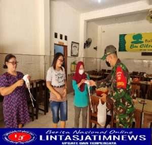 Babinsa Tipes Bagikan Masker Kepada Warga Binaan