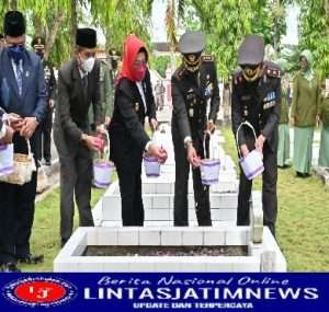 Forkopimda Sukoharjo Hadiri Ziarah Nasional dan Tabur bungan Peringati HUT TNI ke 77 Kodim 0726/Sukoharjo berlangsung Khidmad