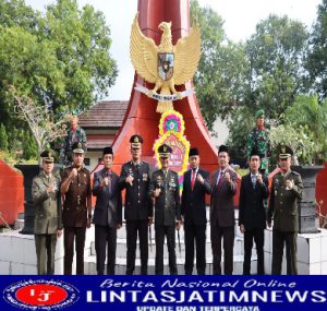 Peringati HUT TNI Ke- 77 Dandim Bersama Forkopimda Lakukan Ziarah Dan Tabur Bunga di TMP