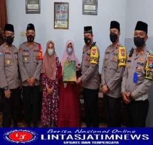 Kapolri dan Kapolda Jatim Beri Bantuan kepada Keluarga Korban Tragedi Kanjuruhan di Gresik