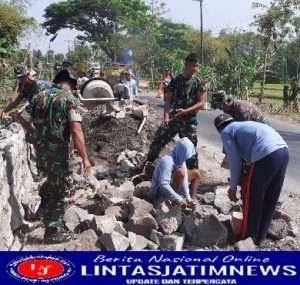 Manunggal Dengan Rakyat, Anggota Koramil Kwadungan Bantu Warga Bangun Talud