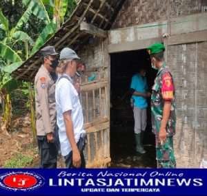 Babinsa Koramil Padas Lakukan Pendampingan Vaksinasi Hewan Ternak