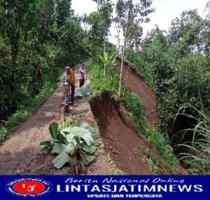 Bencana Tanah Longsor, Babinsa Kodim 0802/Ponorogo Sigap Bantu Warga