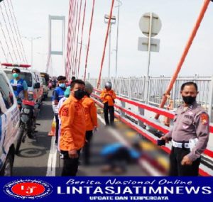 Tragis! Petugas Kebersihan Jembatan Suramadu Diseruduk Ertiga hingga Tewas