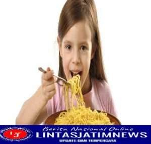 3 Bahaya Anak Terlalu Sering Konsumsi Mie Instan