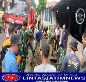Peduli Terhadap Lingkungan, Koramil 0801/01 Pacitan Bersama Warga Bersihkan Selokan