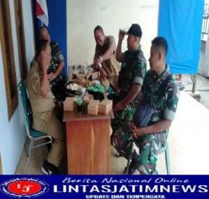 Kunjungi Kantor Desa, Anggota 0801/Pacitan Pastikan Kondusifitas di Wilayah