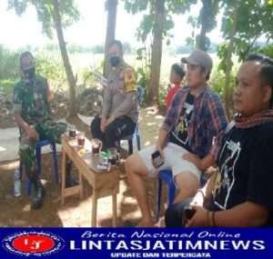 Selalu Kompak, Babinsa Dan Bhabinkamtibmas Komsos Bersama Warga