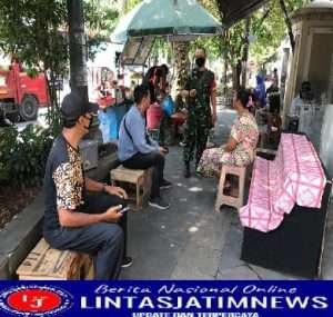 Jaga Tali Silaturahmi, Serda Budiono Ingatkan Warga Akan Prokes Dimasa Pandemi