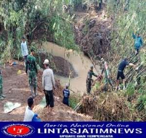 Jembatan Amruk, Anggota Kodim 0802/Ponorogo Laksanakan Karya Bakti Bersama Unsur Terkait