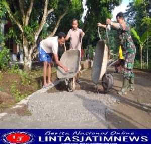 Menjadi Pelopor Warga Binaan, Babinsa Sambi Bantu Pengecoran Jalan