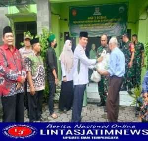 HUT TNI ke-77 Tahun “TNI Adalah Kita” Koramil 06 Kartasura Dan Baznaz Kartasura Bagikan Paket Sembako Kepada Warga