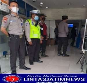 Anggota Pamor Keris Polsek Tambaksari Laksanakan Giat Patroli Kunjungi Bank