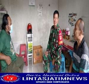 Sembari Bersilaturahmi Babinsa Kelurahan Kerten Sisipkan Pesan Prokes di Wilayah Binaan