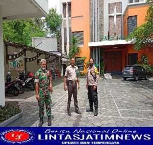 Babinsa Serengan Sambangi Sambil Cek Prokes Ibadah GKIM