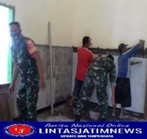 Kerja Bakti, Babinsa Kodim 0802/Ponorogo Rehab Mushola Bersama Warga