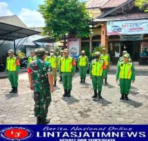 Tanamkan Disiplin dan Kekompakan, Babinsa Danukusuman Gembleng Linmas dengan PBB