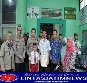 Polresta Malang Kota Berikan Beasiswa Kepada Anak Korban Insiden Stadion Kanjuruhan