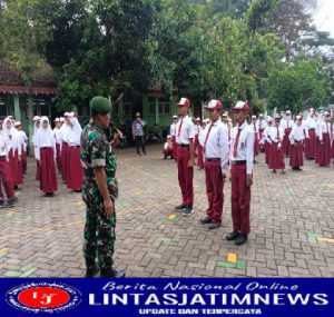 Sertu Joko Berikan Pelatihan PBB Kepada Kepada Siswa-Siswi SDN 1 Paron