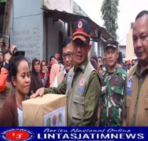 Danrem Kolonel Deni Rejeki Dampingi Kepala BNPB Tinjau Dampak Banjir di Trenggalek