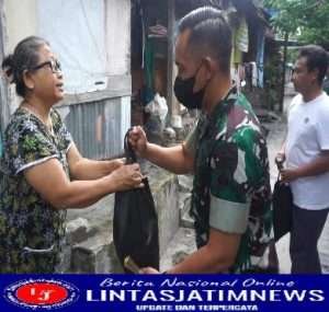 Susuri Lorong Sempit, Dandim 0735/Surakarta Bagikan Sembako Kepada Masyarakat Kurang Mampu dan Orang Tua Jompo