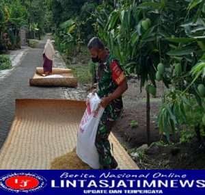 Terima Kasih Warga Babinsa Tetap Membantu Pasca Panen