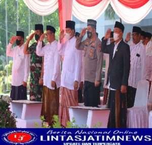 Kapolres dan Forkopimda Gresik Hadiri Peringatan Hari Santri Nasional di Halaman Kantor Bupati Gresik