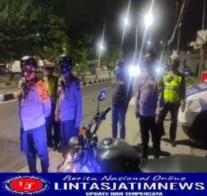 Polsek Tambaksari Giat Patroli Skala Besar yang Dipimpin Langsung oleh Kompol Ari Bayuaji