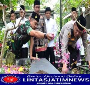 Hari Santri Nasional, Dandim 0801/Pacitan Bersama Forkopimda Ziarah Ke Makam KH. Dimyati