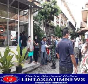 Anggota Koramil 03/Serengan Pantau & Amankan Penyaluran BLT