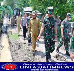 Berkunjung ke Lokasi TMMD, Kapolres Gresik Support Tim Satgas TMMD di Mengare