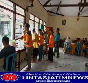 Kebersamaan Satgas TMMD Sengkuyung III dengan Warga Diwujudkan Makan Siang Bersama