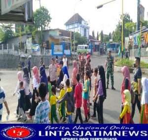 Pastikan Berjalan Lancar,Serma Warsito Pantau Kegiatan Di Wilayah Binaannya