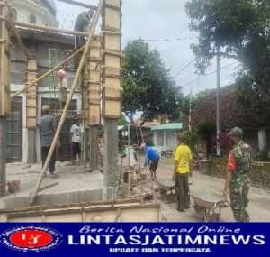 Babinsa Kodim 0802/Ponorogo Wujudkan Kemanunggalan Melalui Kerja Bakti