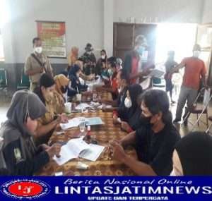 Babinsa Kepatihan Wetan Laksanakan Pendampingan Penyaluran BLT Dana Subsidi BBM