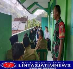 Babinsa Koramil 0801/07 Ngadirojo Lakukan Pengamanan Tes Perangkat Desa