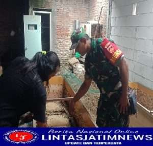 Berikan Motivasi, Babinsa Nogosari Komsos Dengan Peternak Jangkrik