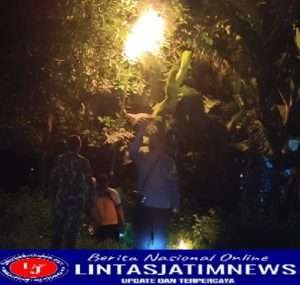 BabinsaPlumbungan Bersama Relawan Musnahkan Sarang Tawon Vespa