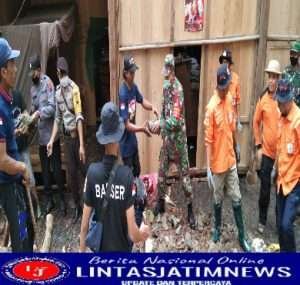 Sinegritas Aparat Kewilayahan  Sambi membantu Perbaikan Talud Masjid