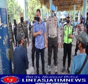 Polres Gresik Bagikan Masker di Terminal Bunder Antisipasi Covid-19 Varian Baru