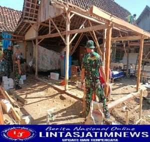 Babinsa Bringin Bedah Rumah Membantu Warga Yang Terdampak Bencana Angin Puting Beliung