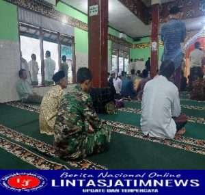 Sertu Harnawan Dekati Tokoh Agama dengan Cara Sholat Jum’at di Wilayah Binaannya